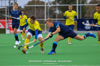 It was a tussle in the Pool B clash between Southern Gauteng A and Northern Gauteng A at the Grey College Astroturf. Photo credits: TeamPhotoSA
