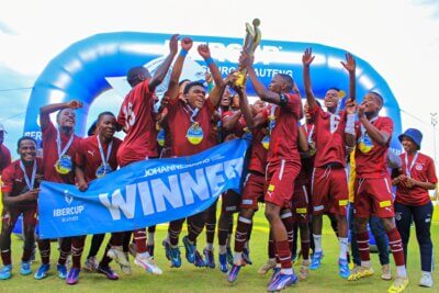 Clapham High was the convincing winner of the 2006 age group, defeating the RCD Espanyol Academy in the final. Photo: IberCup.